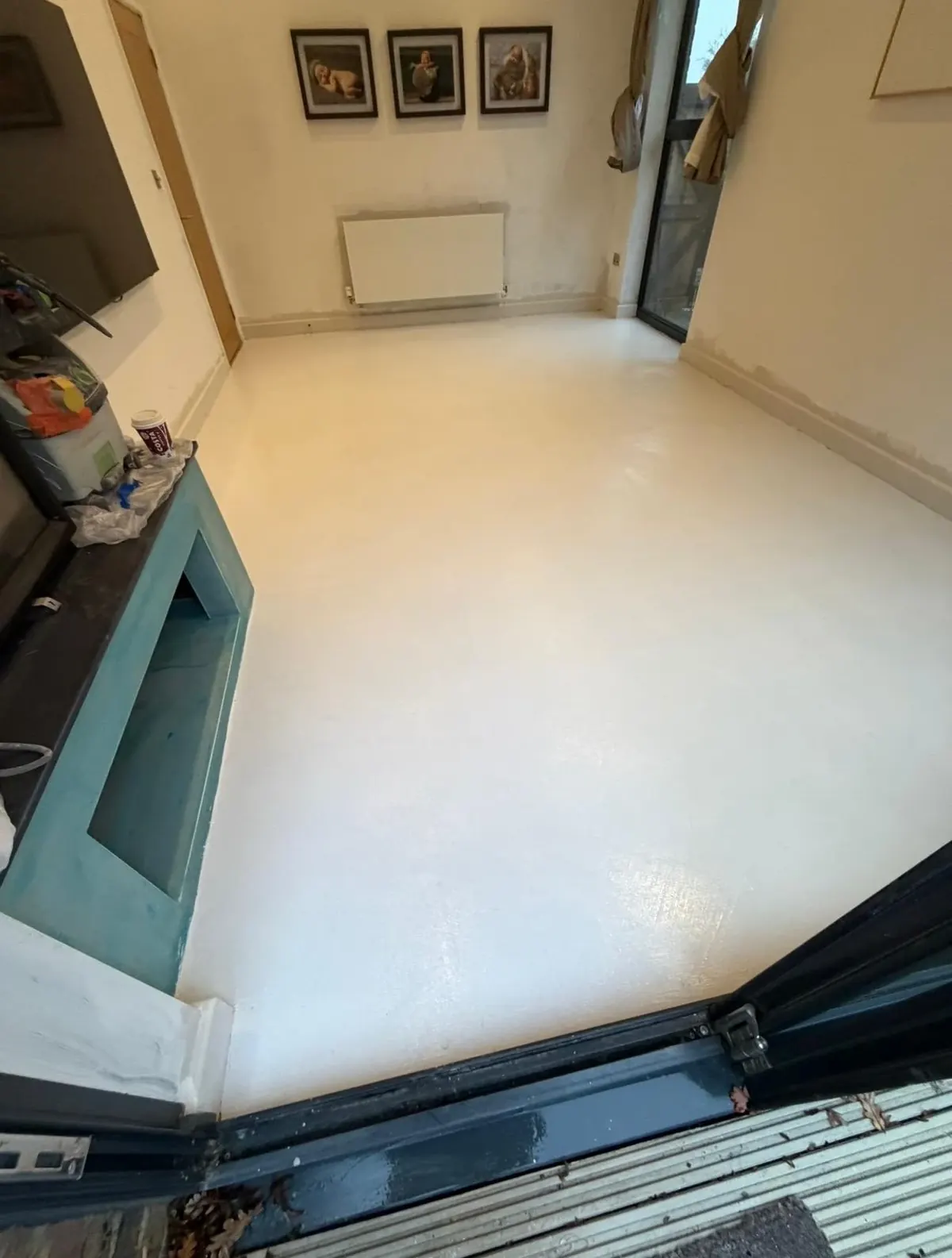 The same floor in white base coat, seen from the garden doors